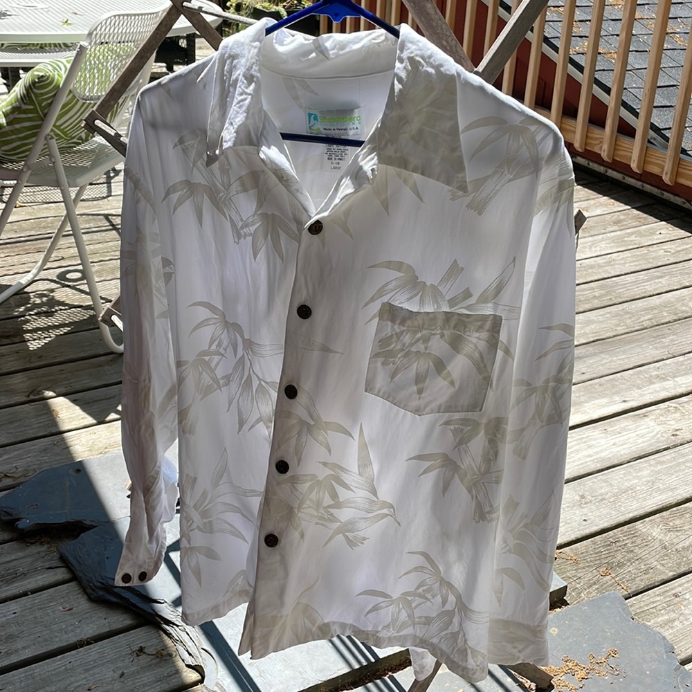 Shakabera Large men’s white shirt with Hawaiian bamboo print in off-white